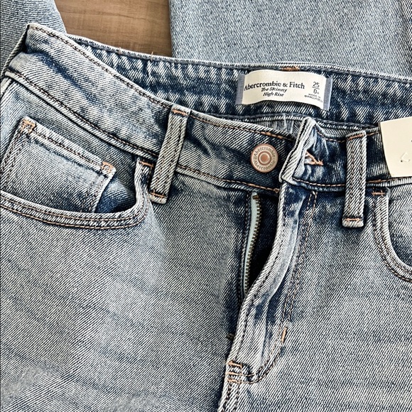 Abercrombie & Fitch Women's Light Blue Skinny Jeans - Picture 9 of 9